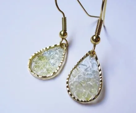 ペリドットとアパタイトのレジンピアス